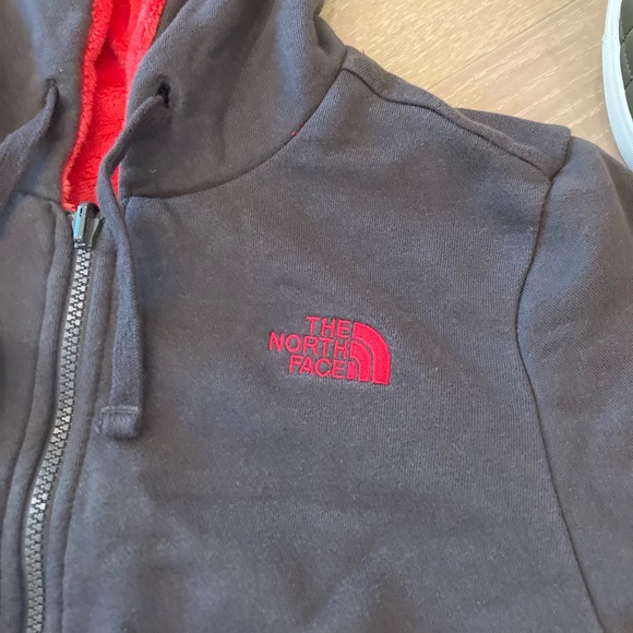 The North Face • Reversible Cotton/Fleece Hoodie - Picture 4 of 5